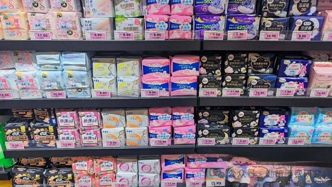 亿女性。从“偷工减料”到“翻新残次品”谁在透支女性的信任？AG真人旗舰厅登录卫生巾“塌房”实录：这些品牌正在伤害35(图10)