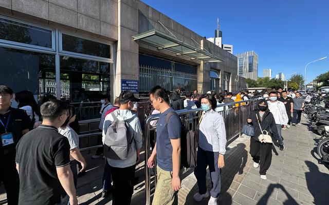 高返”猫腻；韩国总统李在明面临哪些挑战？AG真人百家乐新闻8点见丨起底车贷“高息(图3)